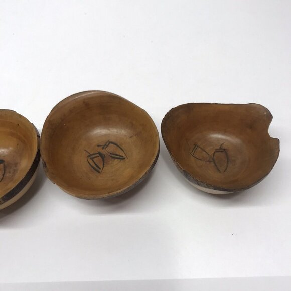 Set of 4 Vintage Miniature Handmade Wood Bowls? Engraved - Picture 3 of 6